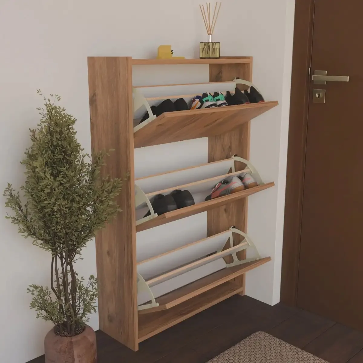 Pantofar 3 usi, culoare nuc.113x70x24 cm