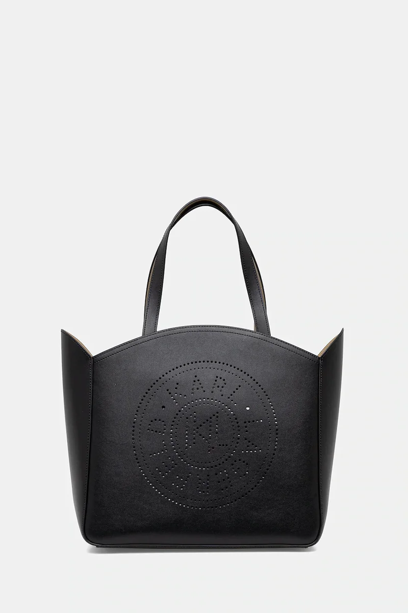 Karl Lagerfeld poseta de piele